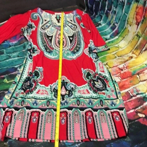 Studio I plus size 16 dress red with multi colored design - Picture 8 of 9